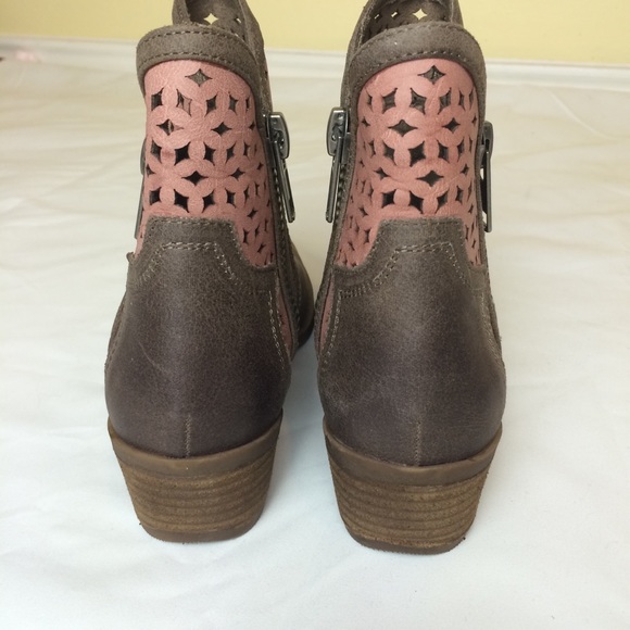 Not rated Emily Taupe Ankle Booties - Picture 6 of 13